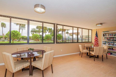Condo in Vero Beach, Florida, 2 bedrooms № 2188371 - photo 24