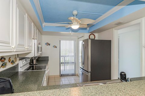 Condo in Vero Beach, Florida, 2 bedrooms № 2188371 - photo 8