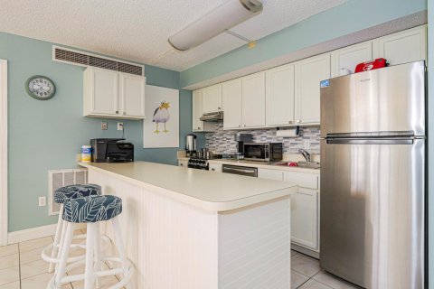 Condo in Vero Beach, Florida, 2 bedrooms № 2188371 - photo 26