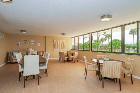 Condo in Vero Beach, Florida, 2 bedrooms № 2188371 - photo 23