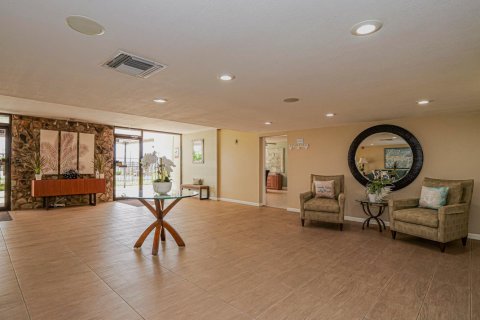 Condo in Vero Beach, Florida, 2 bedrooms № 2188371 - photo 22