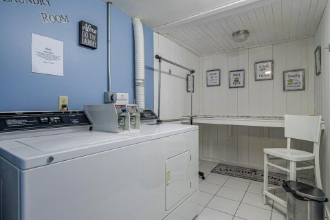 Condo in Vero Beach, Florida, 2 bedrooms № 2188371 - photo 30