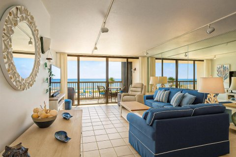 Condo in Vero Beach, Florida, 2 bedrooms № 2188371 - photo 5