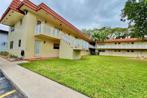Copropriété à louer à Pembroke Pines, Floride: 1 chambre, 71.53 m2 № 1971142 - photo 2