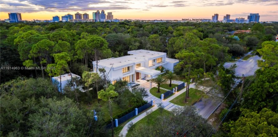 Casa en Pinecrest, Florida 7 dormitorios № 1974060