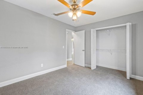 House in Port St. Lucie, Florida 3 bedrooms, 124.95 sq.m. № 1923705 - photo 7
