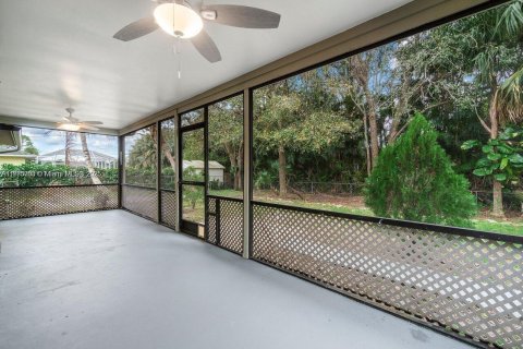 House in Port St. Lucie, Florida 3 bedrooms, 124.95 sq.m. № 1923705 - photo 13