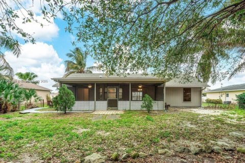 House in Port St. Lucie, Florida 3 bedrooms, 124.95 sq.m. № 1923705 - photo 14