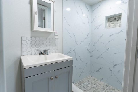House in Tampa, Florida 4 bedrooms, 169.55 sq.m. № 2422763 - photo 21