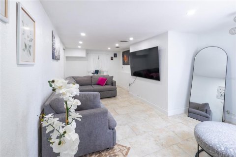 House in Tampa, Florida 4 bedrooms, 169.55 sq.m. № 2422763 - photo 6
