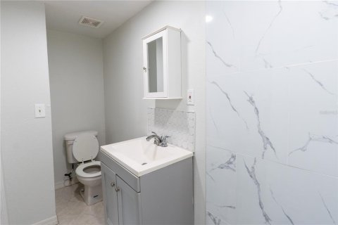 House in Tampa, Florida 4 bedrooms, 169.55 sq.m. № 2422763 - photo 22