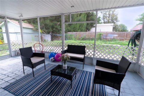 House in Tampa, Florida 4 bedrooms, 169.55 sq.m. № 2422763 - photo 15