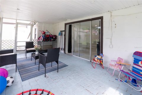 House in Tampa, Florida 4 bedrooms, 169.55 sq.m. № 2422763 - photo 14