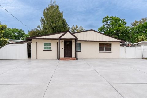 House in Tampa, Florida 4 bedrooms, 169.55 sq.m. № 2422763