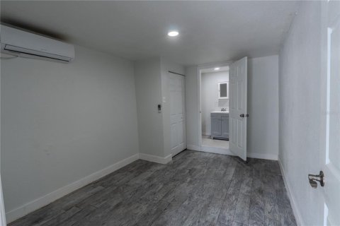 House in Tampa, Florida 4 bedrooms, 169.55 sq.m. № 2422763 - photo 20