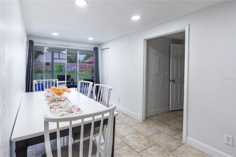 House in Tampa, Florida 4 bedrooms, 169.55 sq.m. № 2422763 - photo 7