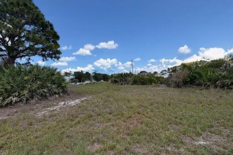 Commercial property in Port St. Lucie, Florida № 2175377