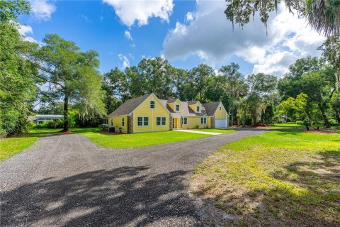 House in Orange City, Florida 5 bedrooms, 390.19 sq.m. № 1843716 - photo 4