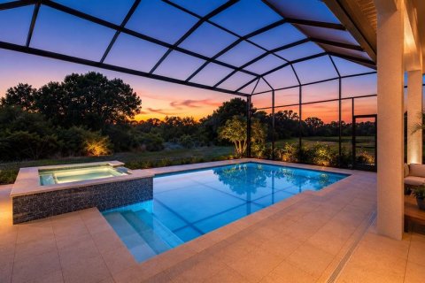 House in Sarasota, Florida 5 bedrooms, 281.77 sq.m. № 2228070 - photo 2