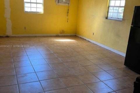 Villa ou maison à vendre à Miami Gardens, Floride: 3 chambres, 153.75 m2 № 2033645 - photo 8