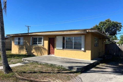 Villa ou maison à vendre à Miami Gardens, Floride: 3 chambres, 153.75 m2 № 2033645 - photo 2