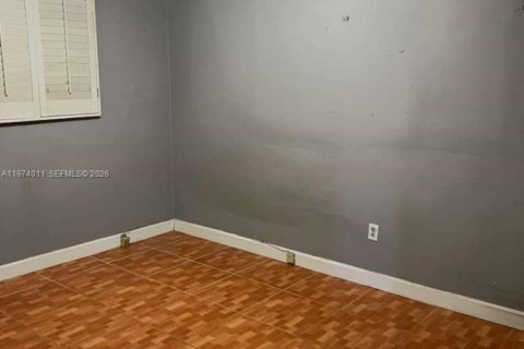 Villa ou maison à vendre à Miami Gardens, Floride: 3 chambres, 153.75 m2 № 2033645 - photo 10