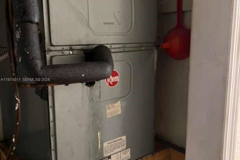 Villa ou maison à vendre à Miami Gardens, Floride: 3 chambres, 153.75 m2 № 2033645 - photo 12