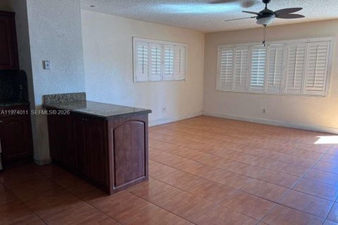 Villa ou maison à vendre à Miami Gardens, Floride: 3 chambres, 153.75 m2 № 2033645 - photo 5