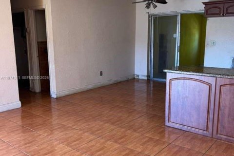 Villa ou maison à vendre à Miami Gardens, Floride: 3 chambres, 153.75 m2 № 2033645 - photo 3