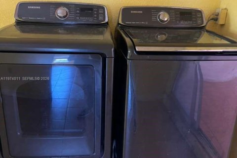 Villa ou maison à vendre à Miami Gardens, Floride: 3 chambres, 153.75 m2 № 2033645 - photo 14