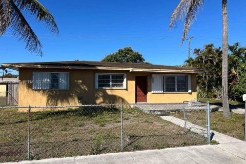 Villa ou maison à Miami Gardens, Floride 3 chambres, 153.75 m2 № 2033645