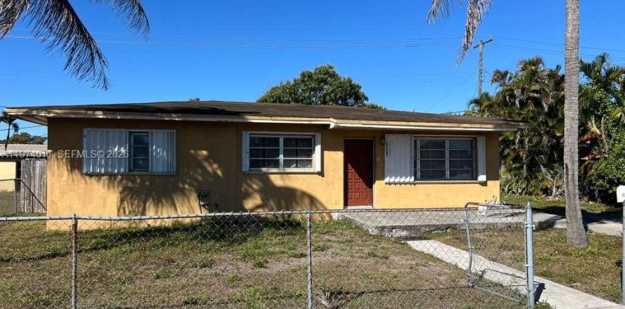 Villa ou maison à Miami Gardens, Floride 3 chambres, 153.75 m2 № 2033645