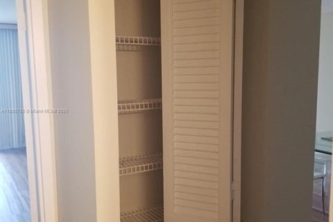 Copropriété à vendre à Hallandale Beach, Floride: 1 chambre, 76.18 m2 № 2013654 - photo 26