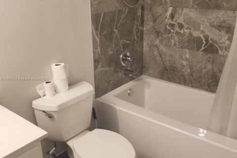 Copropriété à vendre à Hallandale Beach, Floride: 1 chambre, 76.18 m2 № 2013654 - photo 28