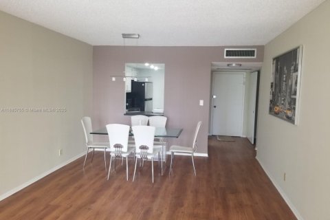 Copropriété à vendre à Hallandale Beach, Floride: 1 chambre, 76.18 m2 № 2013654 - photo 21