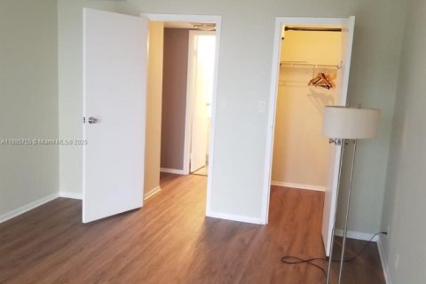 Copropriété à vendre à Hallandale Beach, Floride: 1 chambre, 76.18 m2 № 2013654 - photo 11