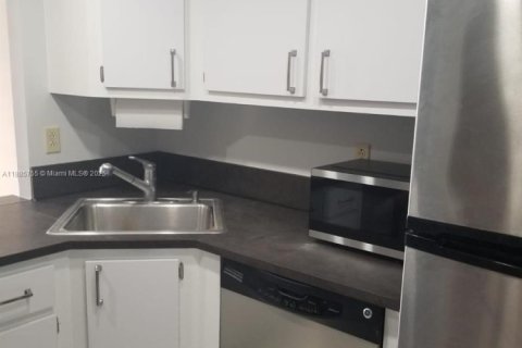 Copropriété à vendre à Hallandale Beach, Floride: 1 chambre, 76.18 m2 № 2013654 - photo 4