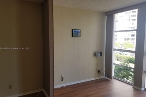 Copropriété à vendre à Hallandale Beach, Floride: 1 chambre, 76.18 m2 № 2013654 - photo 19