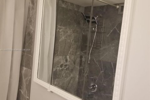 Copropriété à vendre à Hallandale Beach, Floride: 1 chambre, 76.18 m2 № 2013654 - photo 7