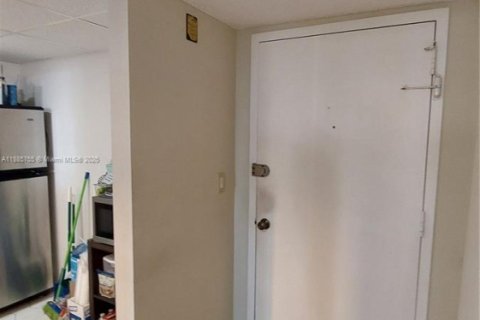 Copropriété à vendre à Hallandale Beach, Floride: 1 chambre, 76.18 m2 № 2013654 - photo 3