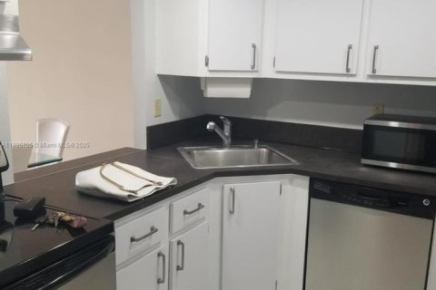 Copropriété à vendre à Hallandale Beach, Floride: 1 chambre, 76.18 m2 № 2013654 - photo 24