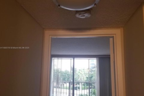 Copropriété à vendre à Hallandale Beach, Floride: 1 chambre, 76.18 m2 № 2013654 - photo 27
