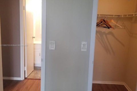 Copropriété à vendre à Hallandale Beach, Floride: 1 chambre, 76.18 m2 № 2013654 - photo 15