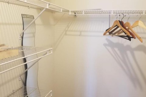 Copropriété à vendre à Hallandale Beach, Floride: 1 chambre, 76.18 m2 № 2013654 - photo 13