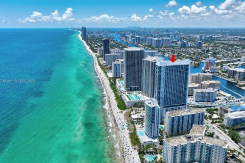 Кондоминиум с 1 спальней в Холливуд, Флорида № 2058100