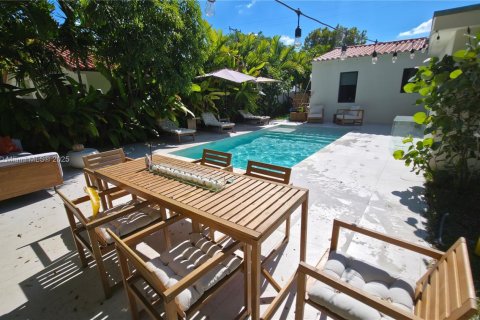 Villa ou maison à louer à Miami, Floride: 4 chambres, 136.19 m2 № 1971783 - photo 19