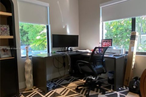 Villa ou maison à louer à Miami, Floride: 4 chambres, 136.19 m2 № 1971783 - photo 13