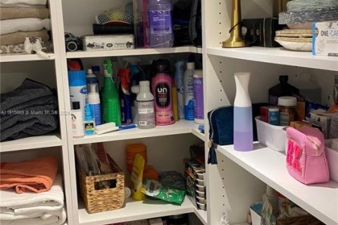 Villa ou maison à louer à Miami, Floride: 4 chambres, 136.19 m2 № 1971783 - photo 8