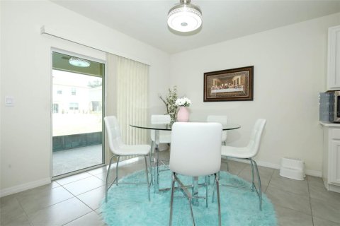 Villa ou maison à vendre à Sanford, Floride: 4 chambres, 168.25 m2 № 2347822 - photo 5