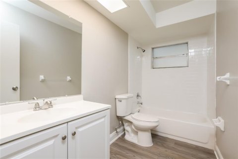 House in Sanford, Florida 4 bedrooms, 204.2 sq.m. № 1910405 - photo 12